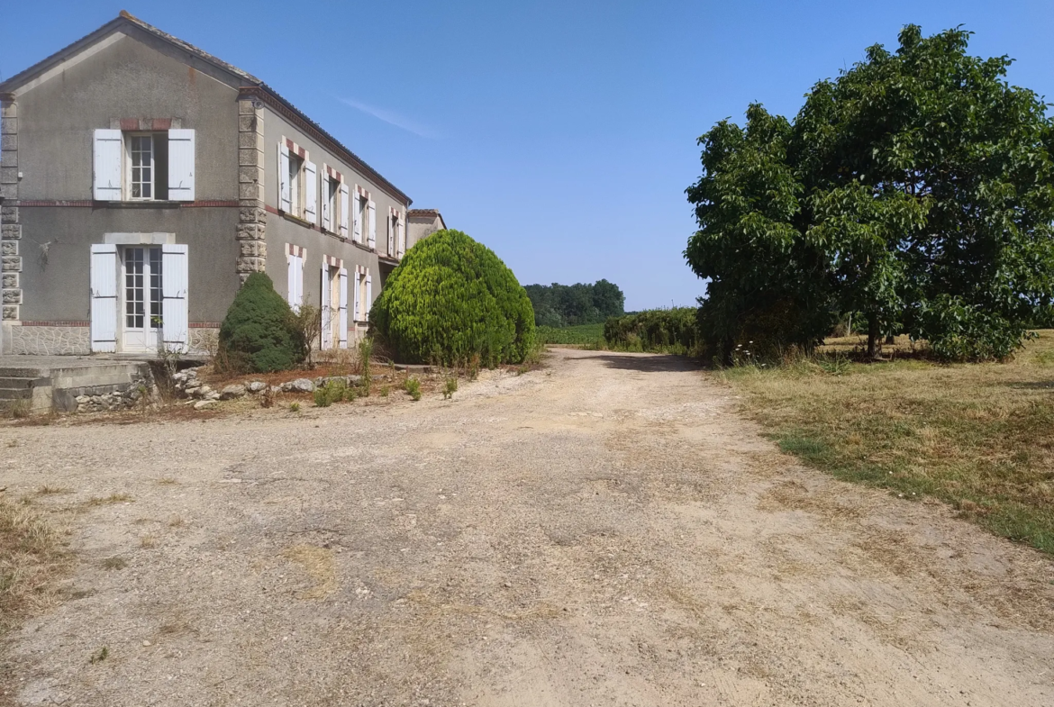 Vente d'Ancienne Ferme Viticole à Caplong, 33220 