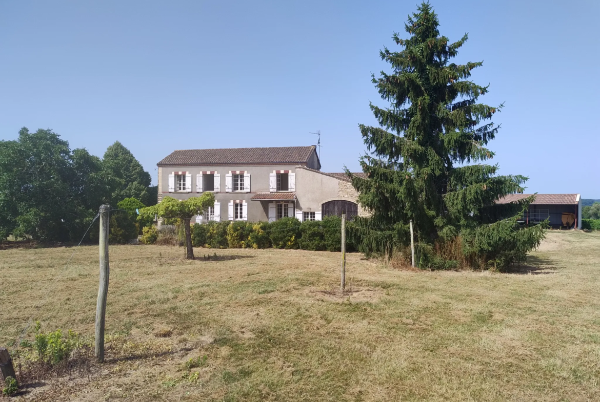 Ancienne Ferme Viticole à Caplong - Idéale pour projets touristiques 