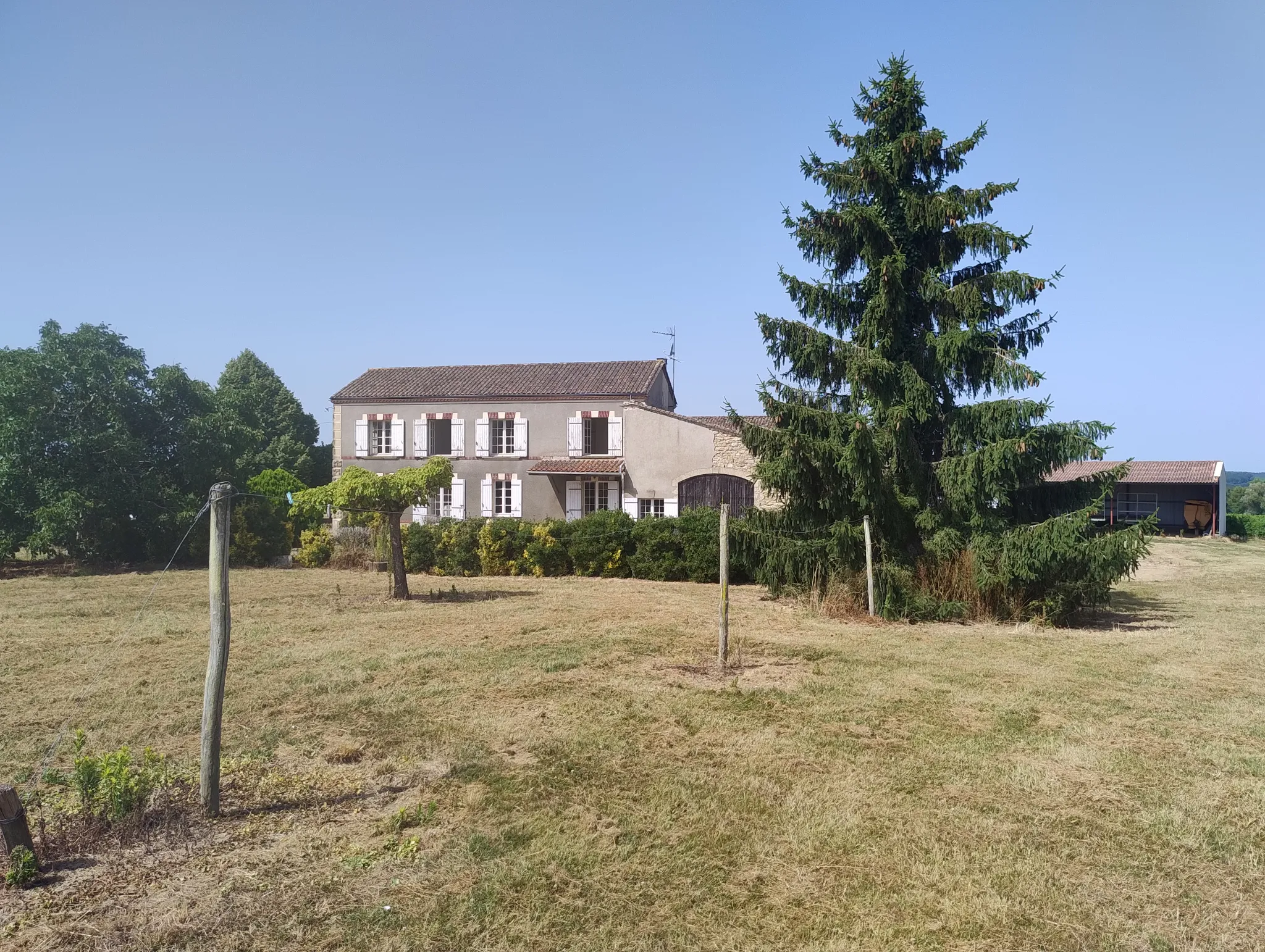 Ancienne Ferme Viticole à Caplong - Idéale pour projets touristiques 