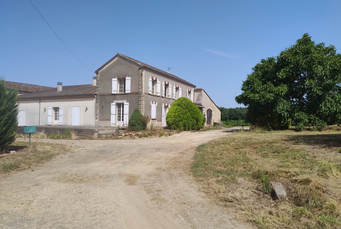 Ancienne Ferme Viticole à Caplong - Idéale pour projets touristiques 