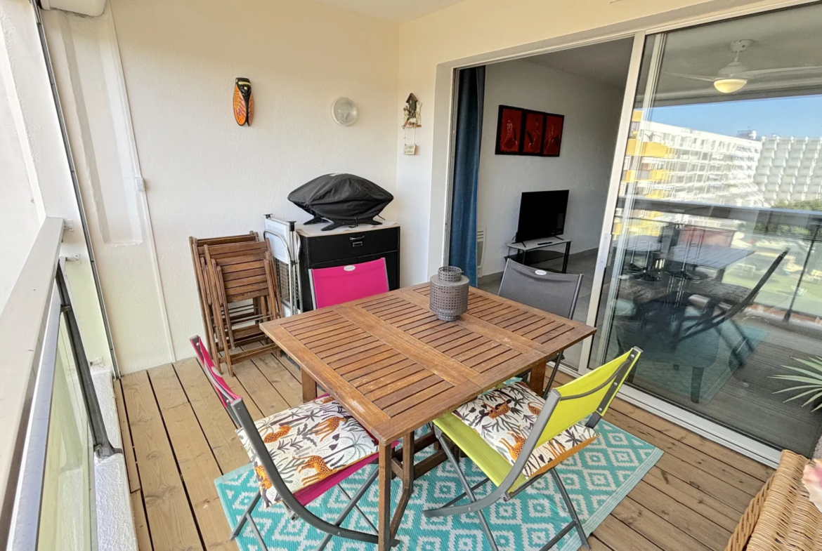 Appartement F2 à Carnon avec terrasse et vue sur le port 