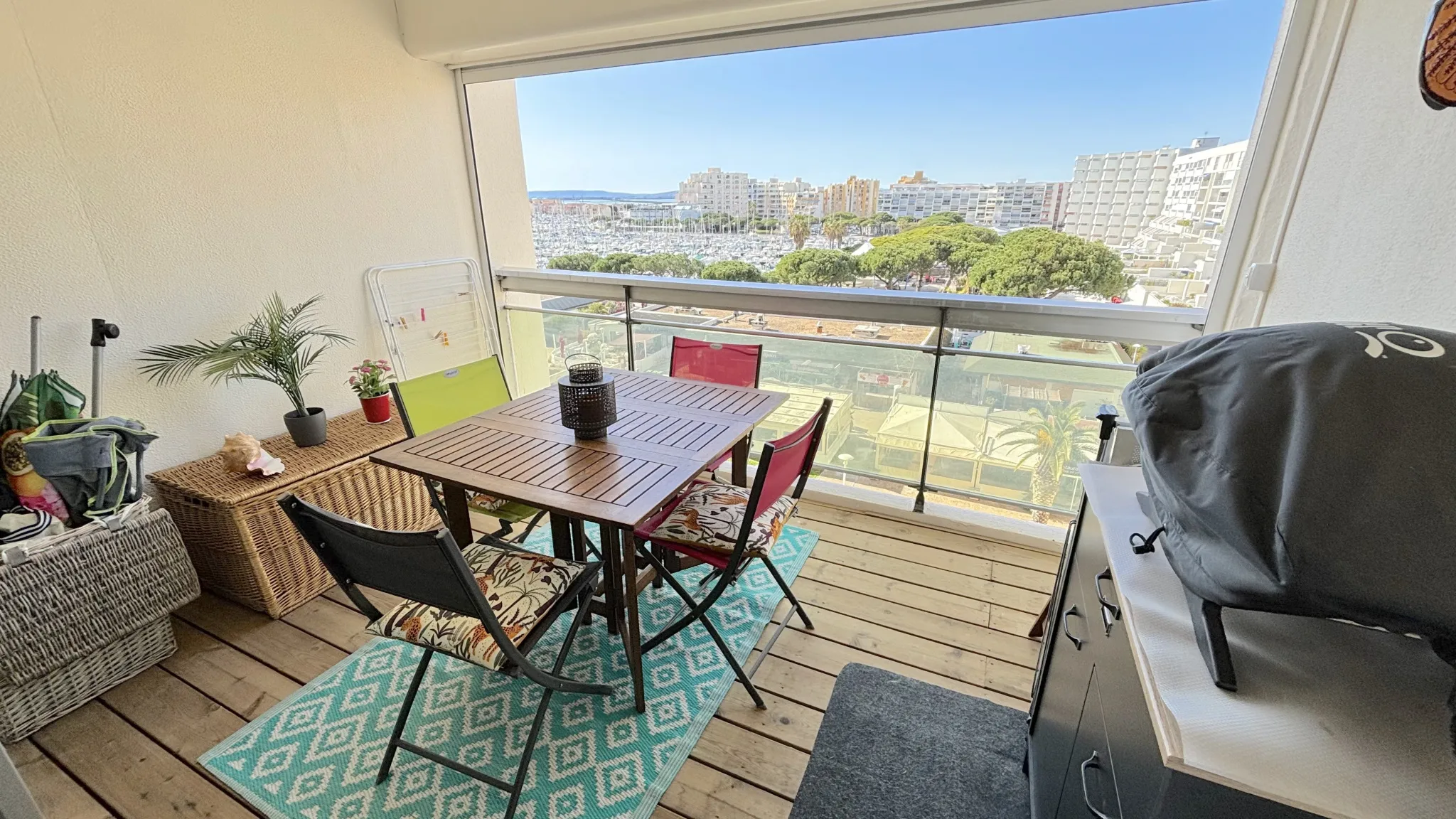 Appartement F2 à Carnon avec terrasse et vue sur le port 