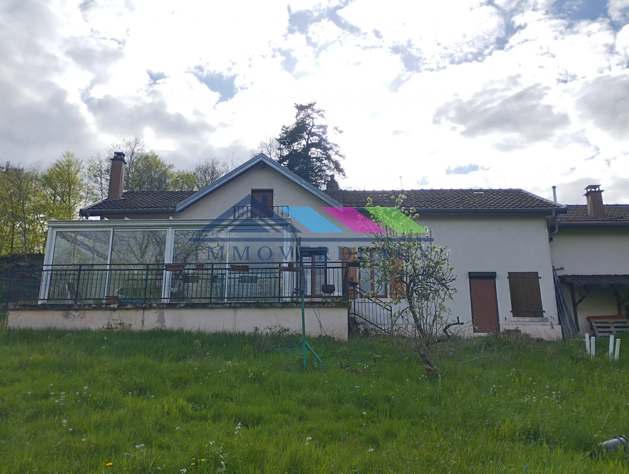 Maison individuelle avec vue sur étang et grand terrain 