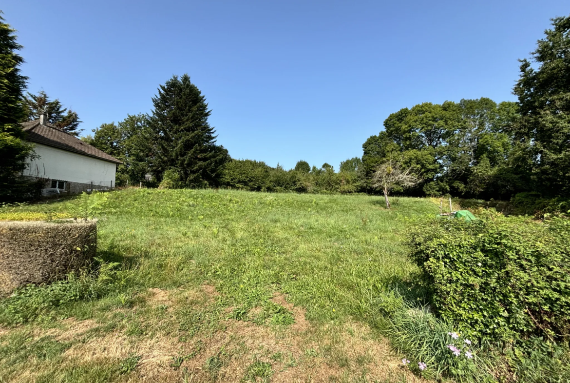 Terrain à construire à Saint Jal en Corrèze - 2497 m2 