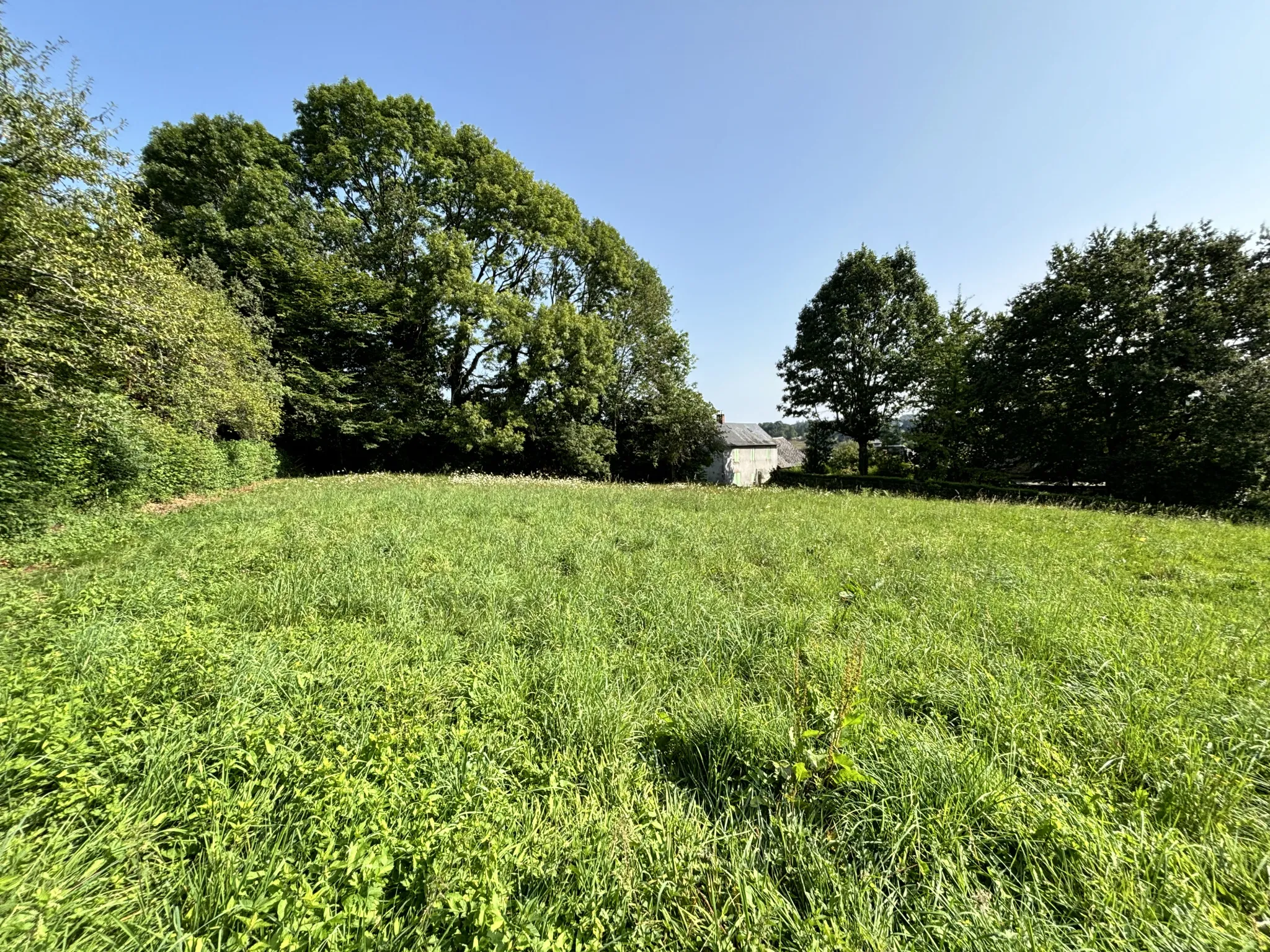 Terrain à construire à Saint Jal en Corrèze - 2497 m2 