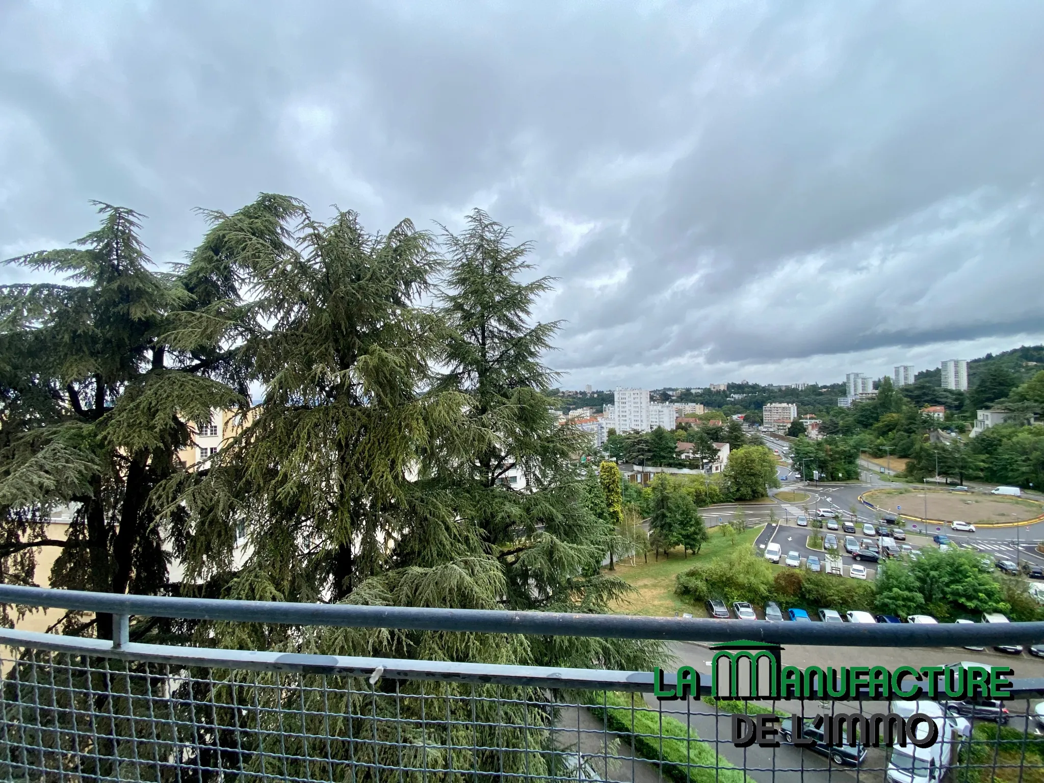 Appartement F3 Traversant avec Balcon à Saint-Etienne Sud 