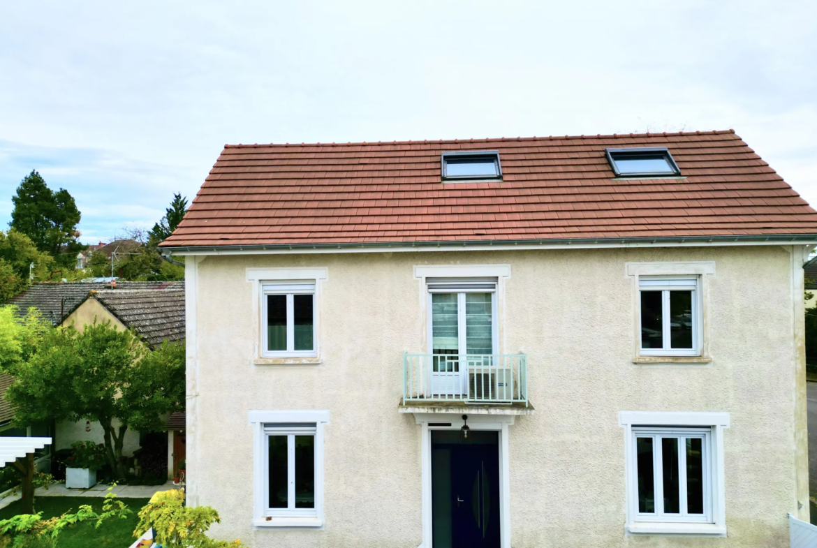 Maison d'exception à Vichy - 4 chambres et dépendance 