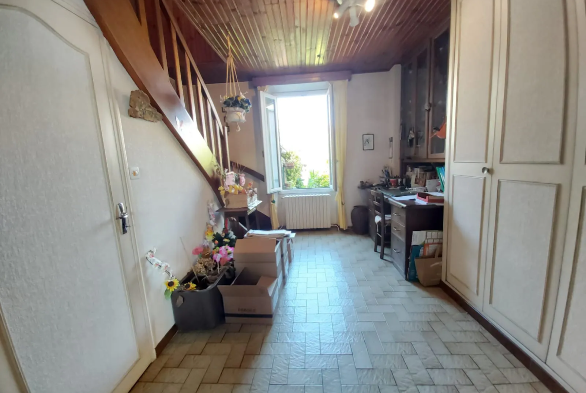 Maison à vendre à Melun - 5min de la gare - Jardin - Sous-sol - Garage 