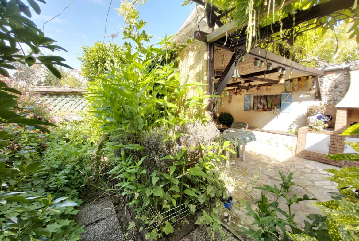 Maison à vendre à Melun - 5min de la gare - Jardin - Sous-sol - Garage 