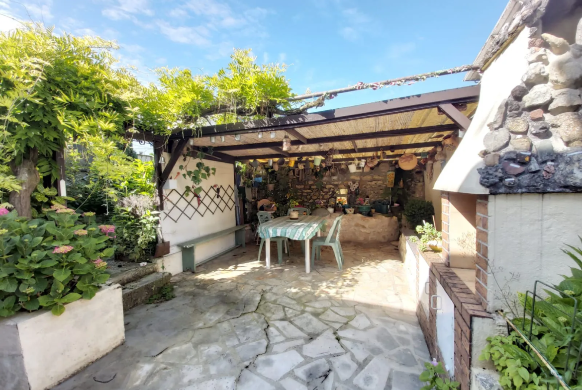 Maison à vendre à Melun - 5min de la gare - Jardin - Sous-sol - Garage 