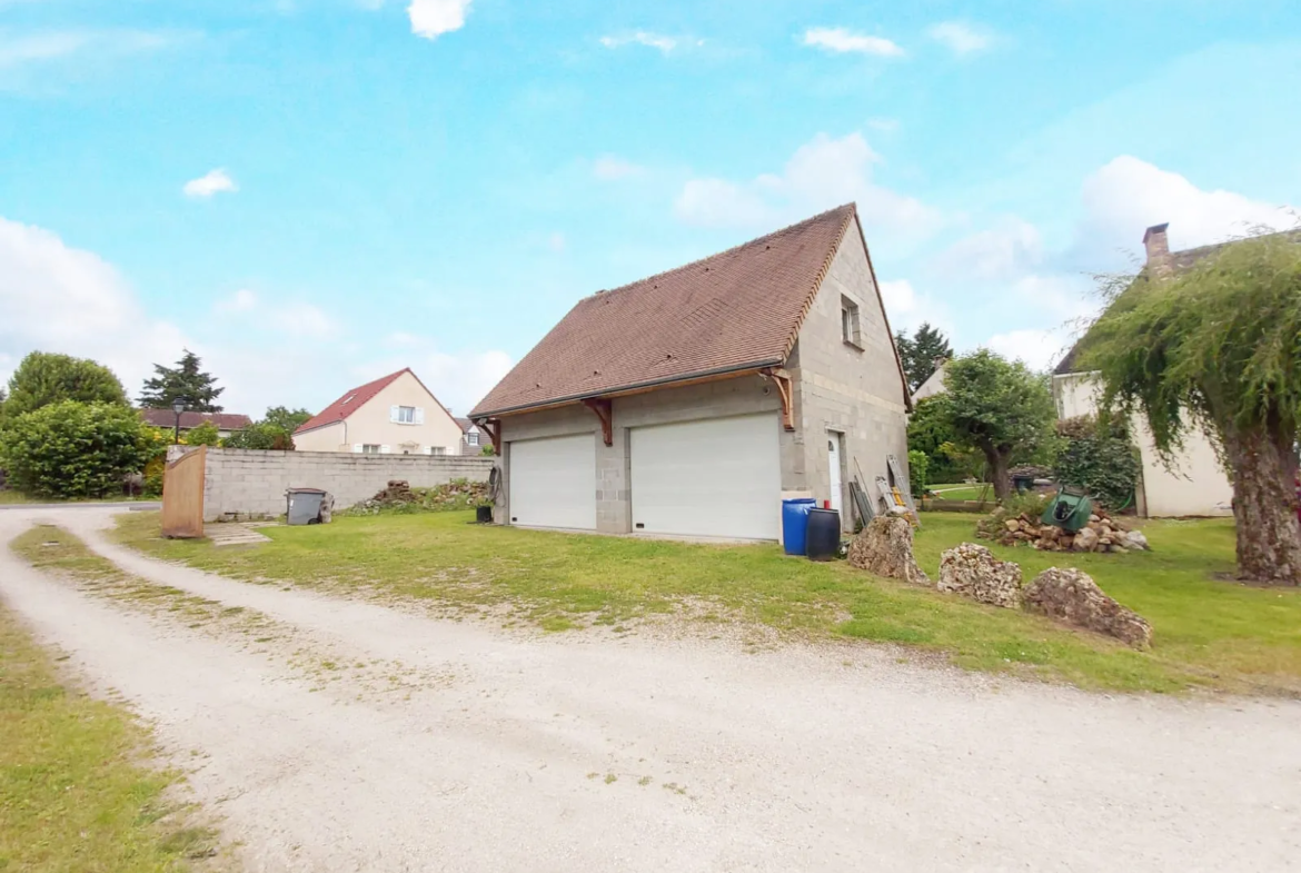 Garage de 120 m² à aménager à Boissise la Bertrand - Jardin de 300 m² 