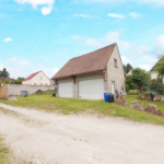 Garage de 120 m² à aménager à Boissise la Bertrand - Jardin de 300 m²