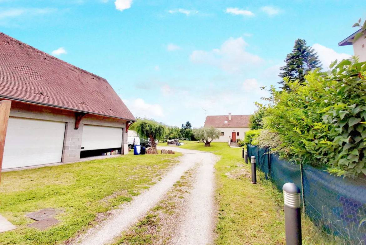 Garage de 120 m² à aménager à Boissise la Bertrand - Jardin de 300 m² 