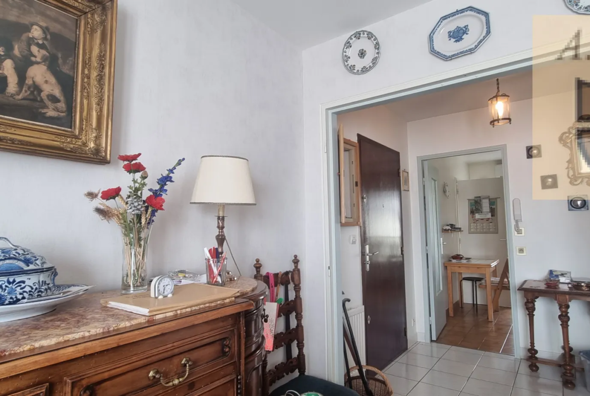 Bel Appartement T3 à Vendôme Centre avec Balcon 