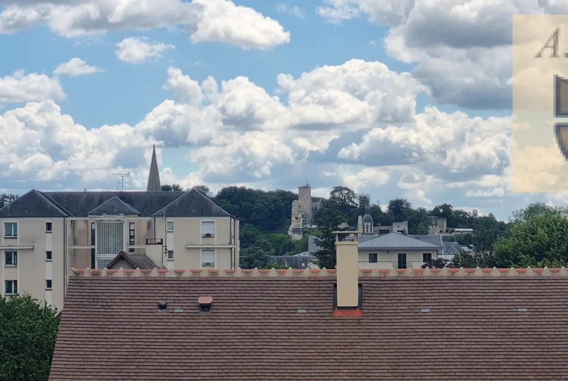 Bel Appartement T3 à Vendôme Centre avec Balcon 