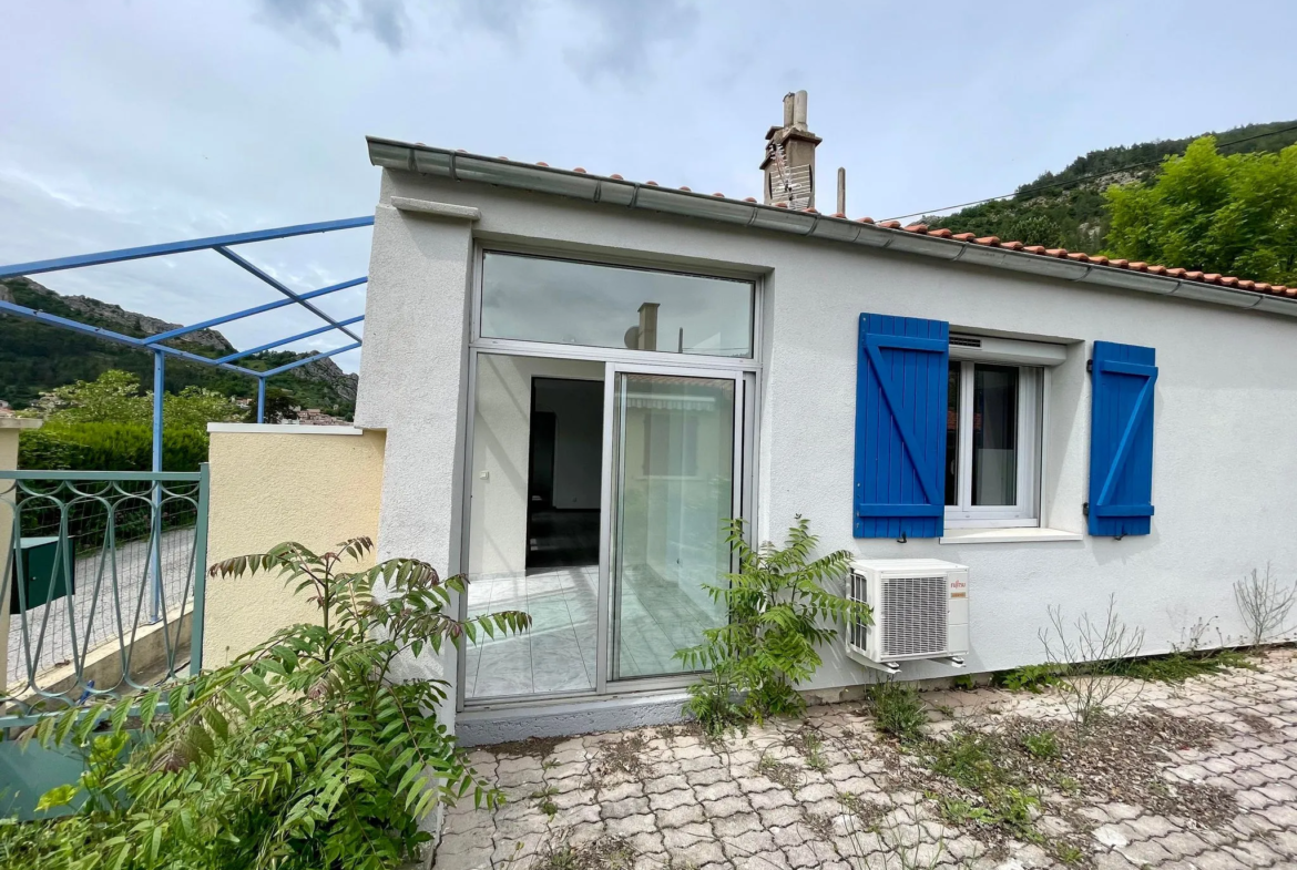 Maison avec 2 chambres, jardin et garage à Serres 