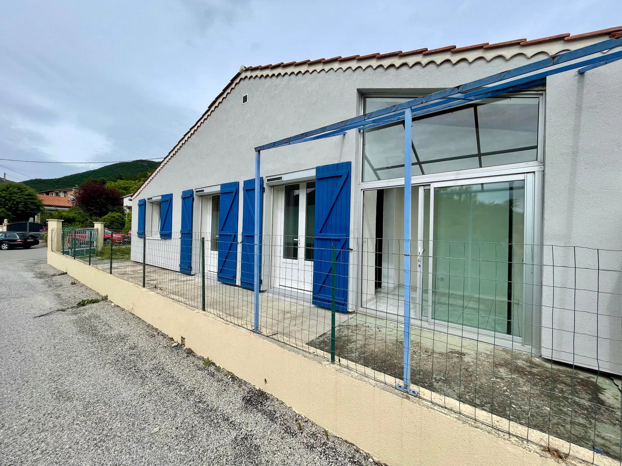 Maison avec 2 chambres, jardin et garage à Serres 