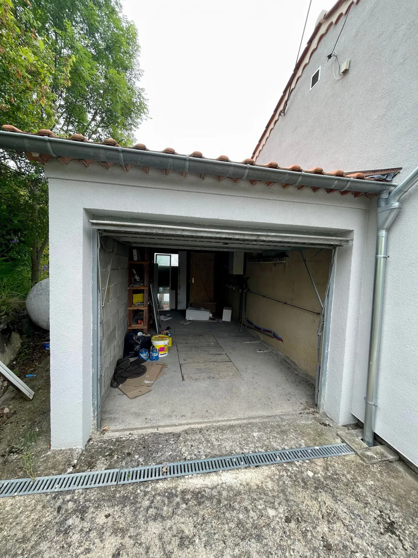 Maison avec 2 chambres, jardin et garage à Serres 