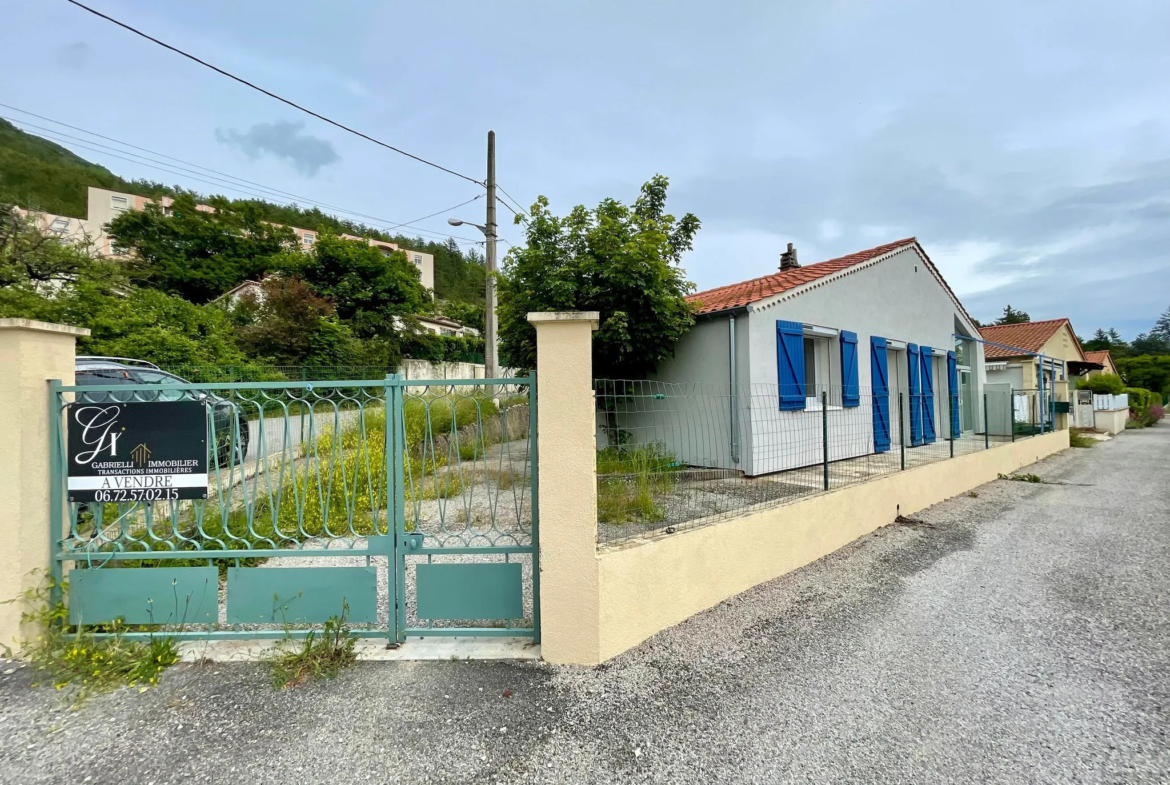 Maison avec 2 chambres, jardin et garage à Serres 