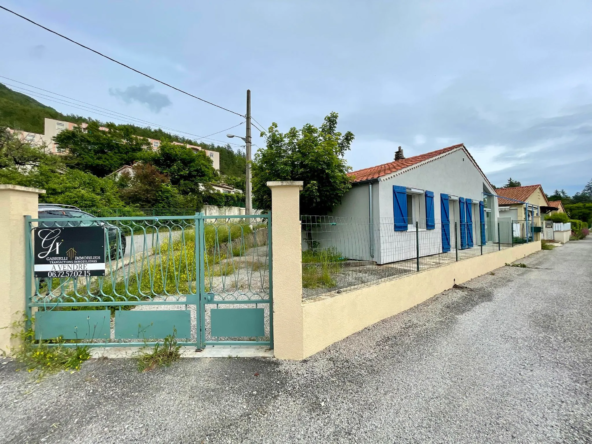 Maison avec 2 chambres, jardin et garage à Serres