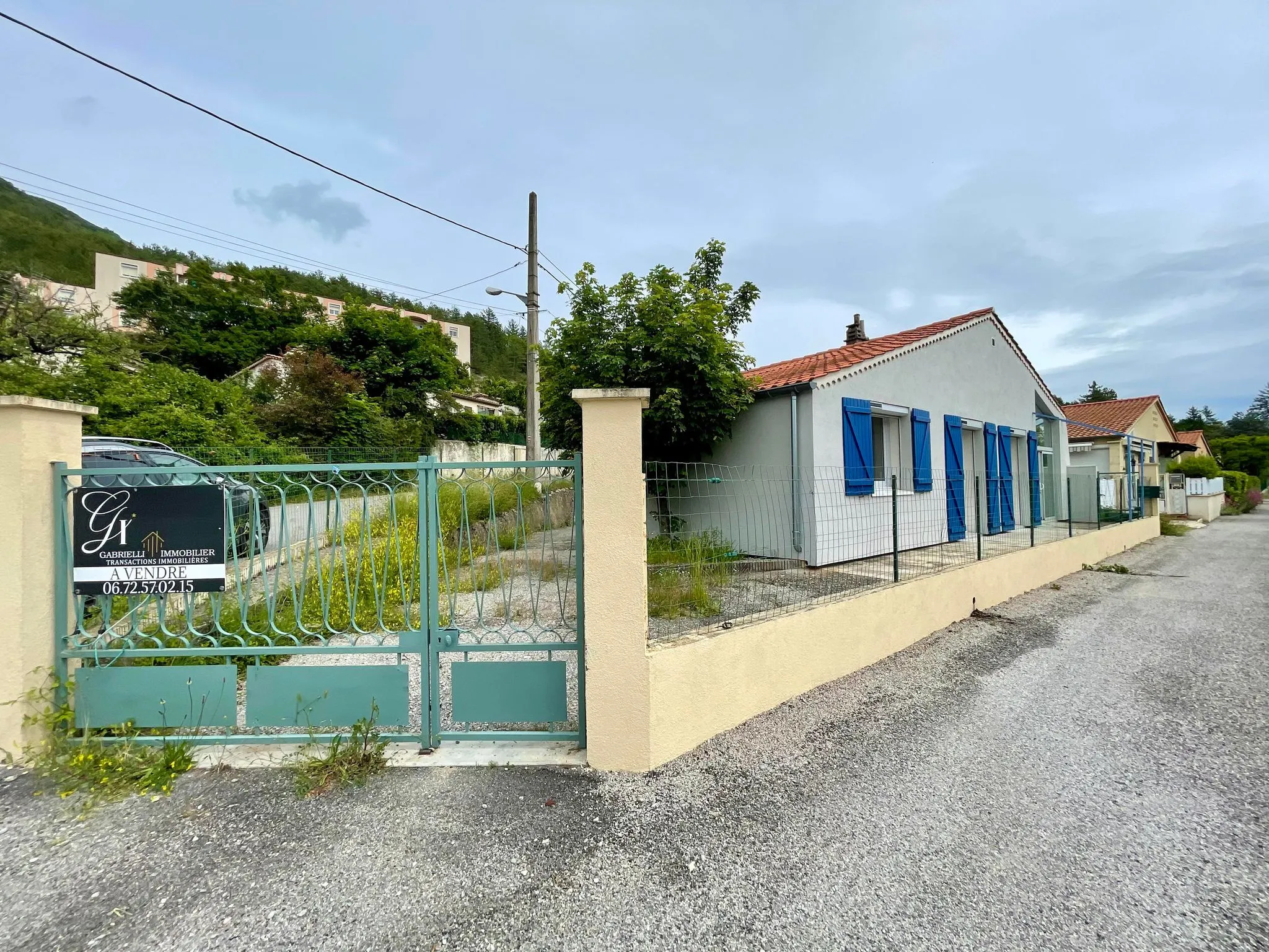 Maison de plain-pied avec 2 chambres et jardin à Serres 