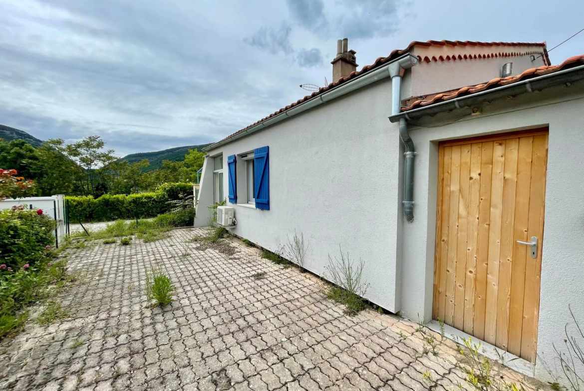 Maison avec 2 chambres, jardin et garage à Serres 