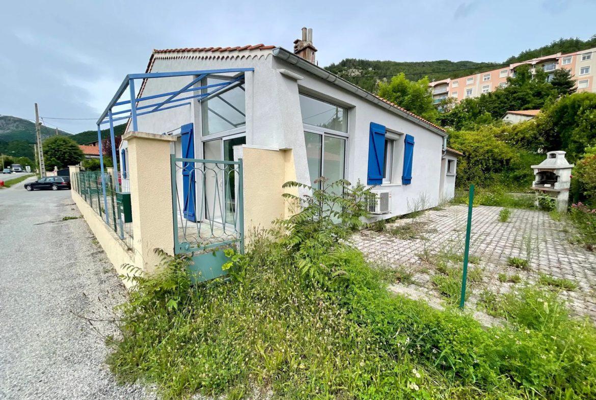 Maison de plain-pied avec 2 chambres et jardin à Serres 