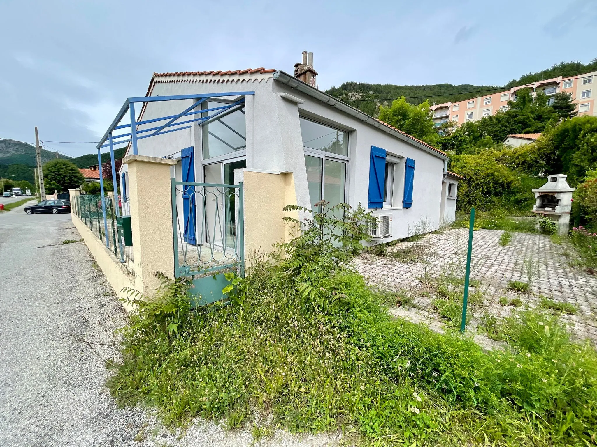 Maison de plain-pied avec 2 chambres et jardin à Serres 