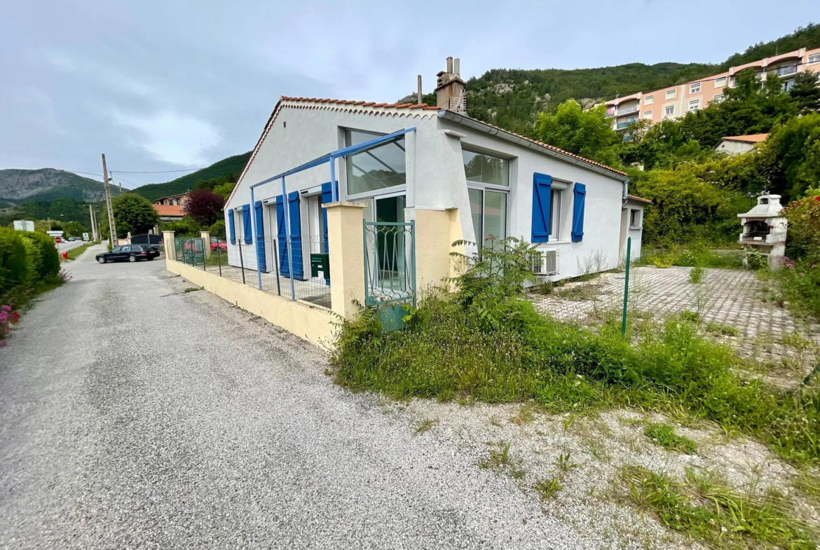 Maison avec 2 chambres, jardin et garage à Serres 