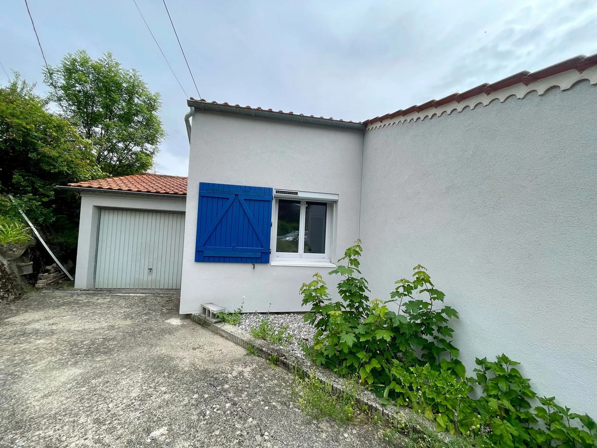 Maison de plain-pied avec 2 chambres et jardin à Serres 