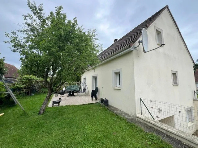 Maison de 130 m2 à vendre à Alençon avec 4 chambres 