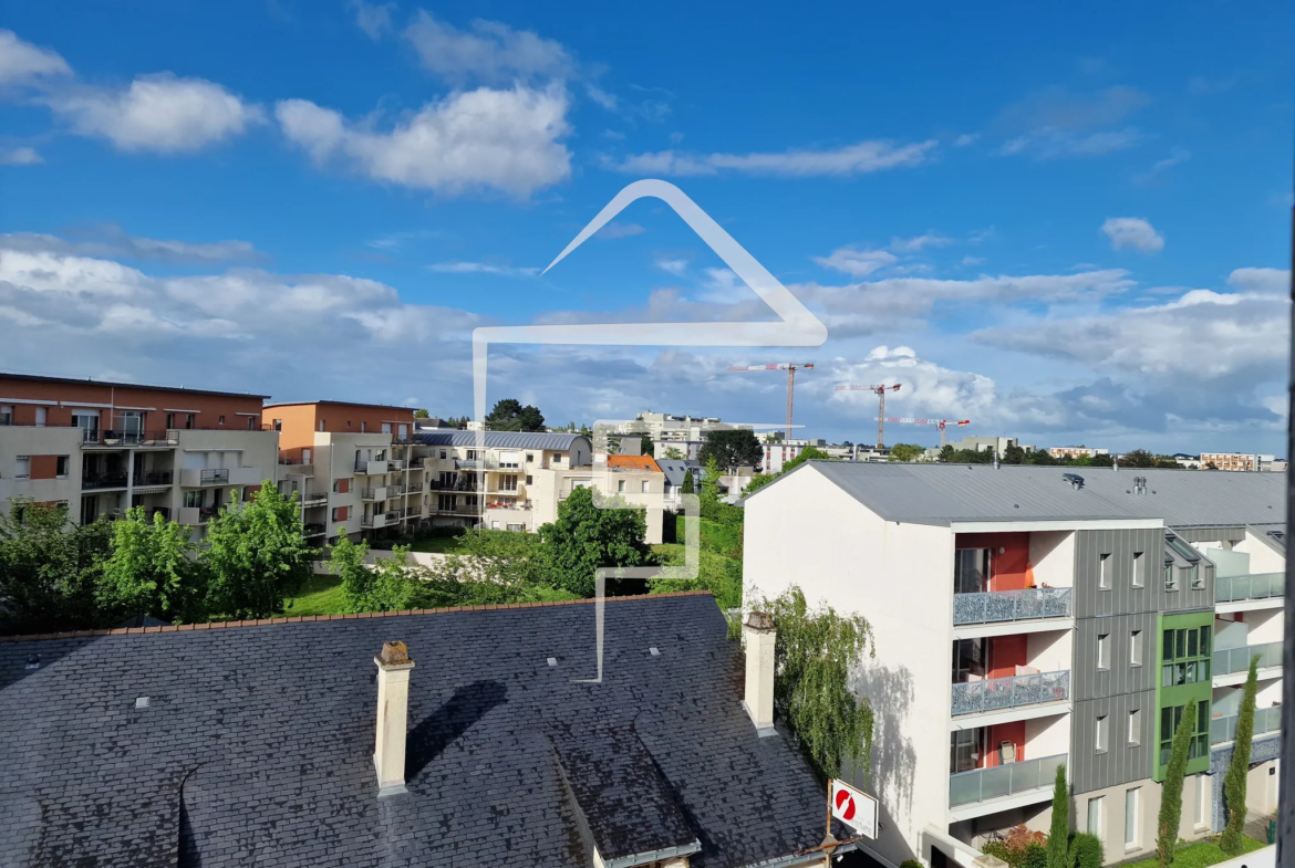 NANTES - Appartement T2/T3 de 56 m² Dernier Etage - Parking et Cave 