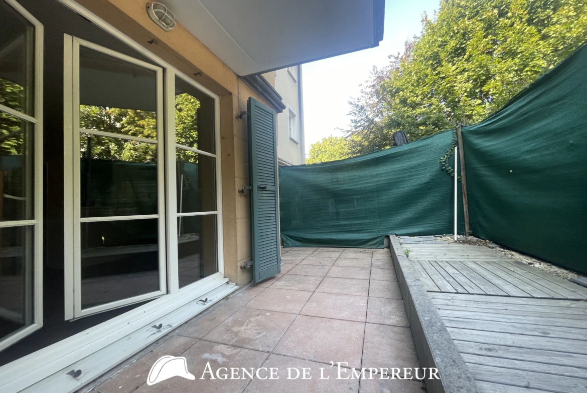 Studio rénové à vendre à Rueil-Malmaison avec terrasse privé 