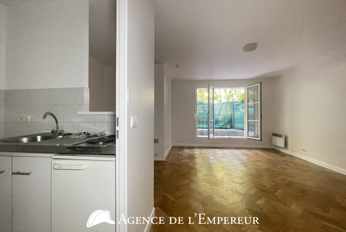 Studio rénové à vendre à Rueil-Malmaison avec terrasse privé 