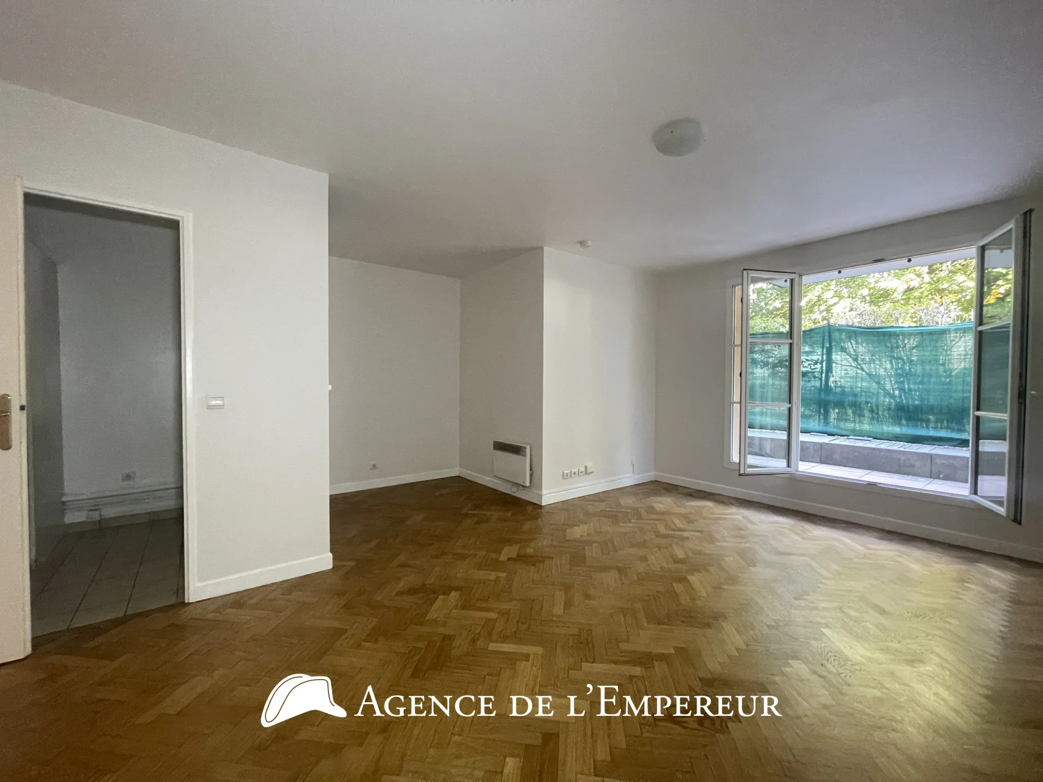 Studio rénové à vendre à Rueil-Malmaison avec terrasse privé 