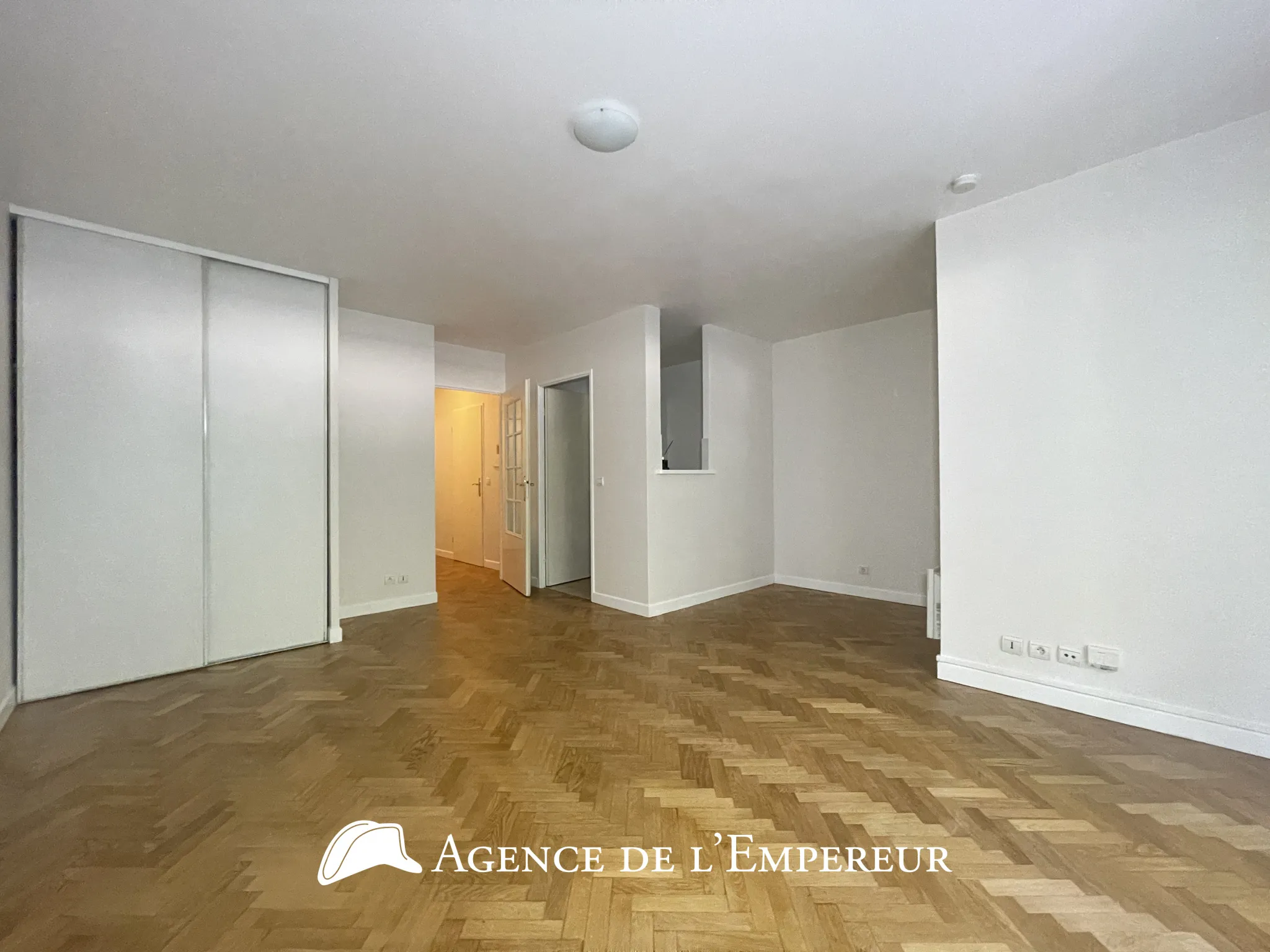 Studio rénové à vendre à Rueil-Malmaison avec terrasse privé 