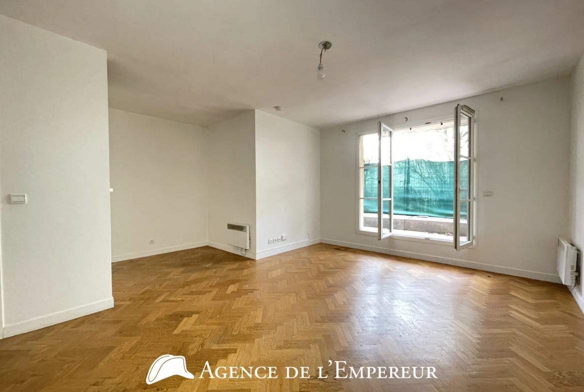 Studio rénové à vendre à Rueil-Malmaison avec terrasse privé 