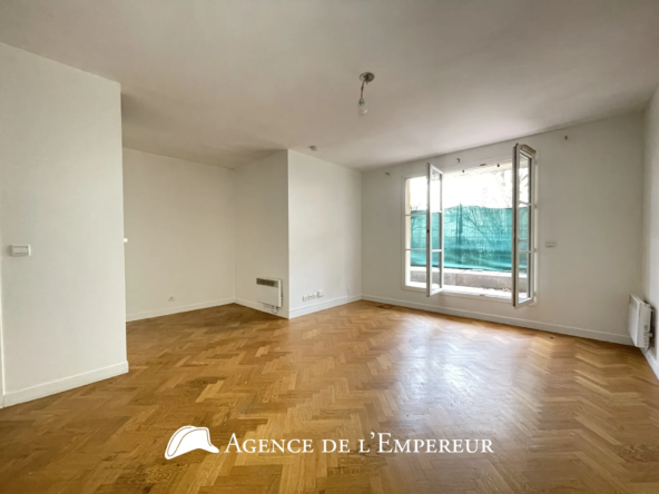 Studio rénové à vendre à Rueil-Malmaison avec terrasse privé