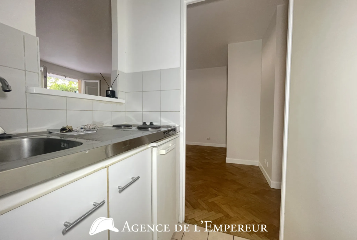 Studio rénové à vendre à Rueil-Malmaison avec terrasse privé 