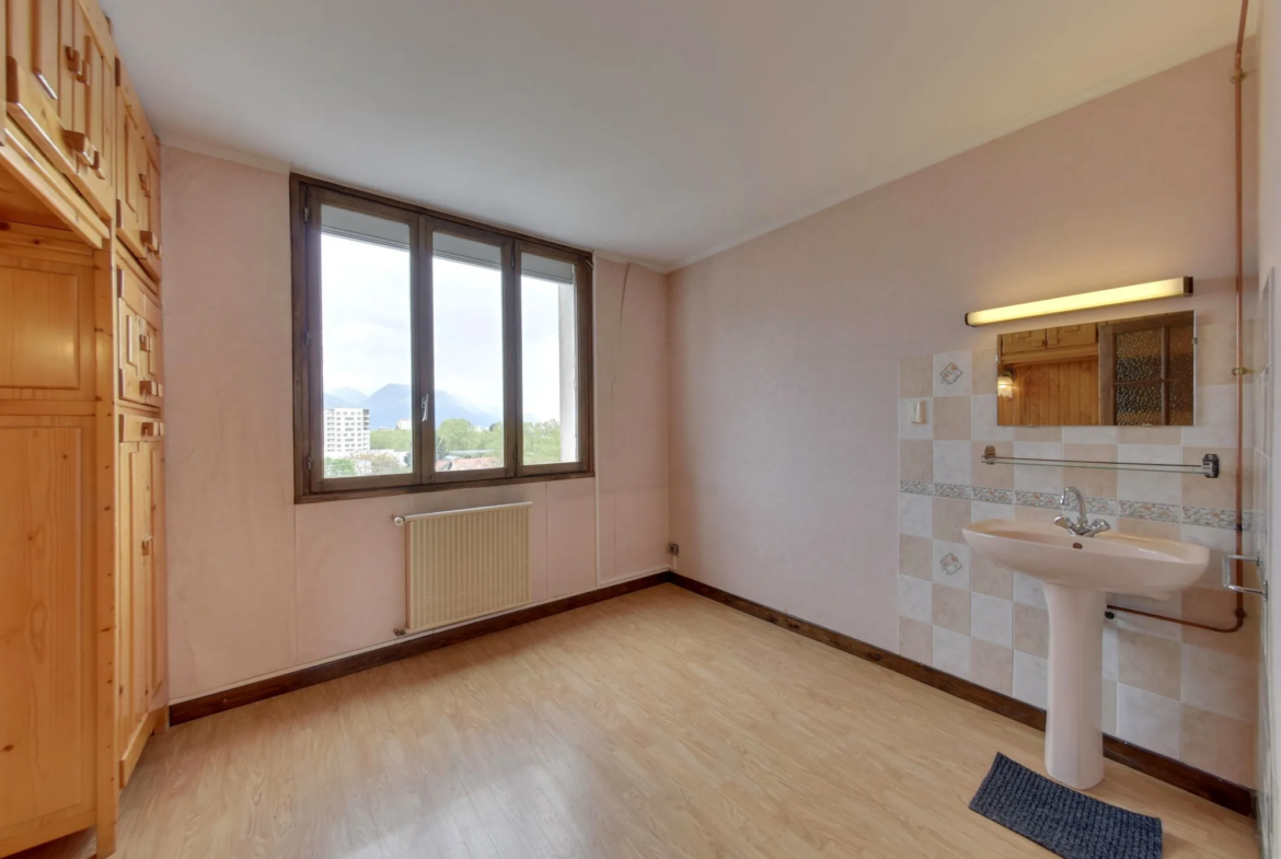 Appartement T4 à rénover avec vue sur montagne à Le Pont-de-Claix 