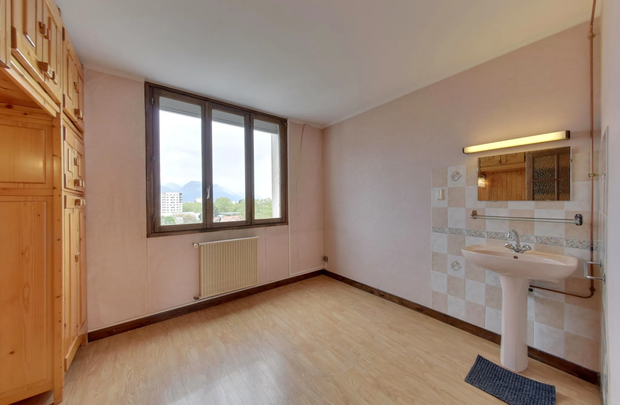 Appartement T4 à rénover avec vue sur montagne à Le Pont-de-Claix 