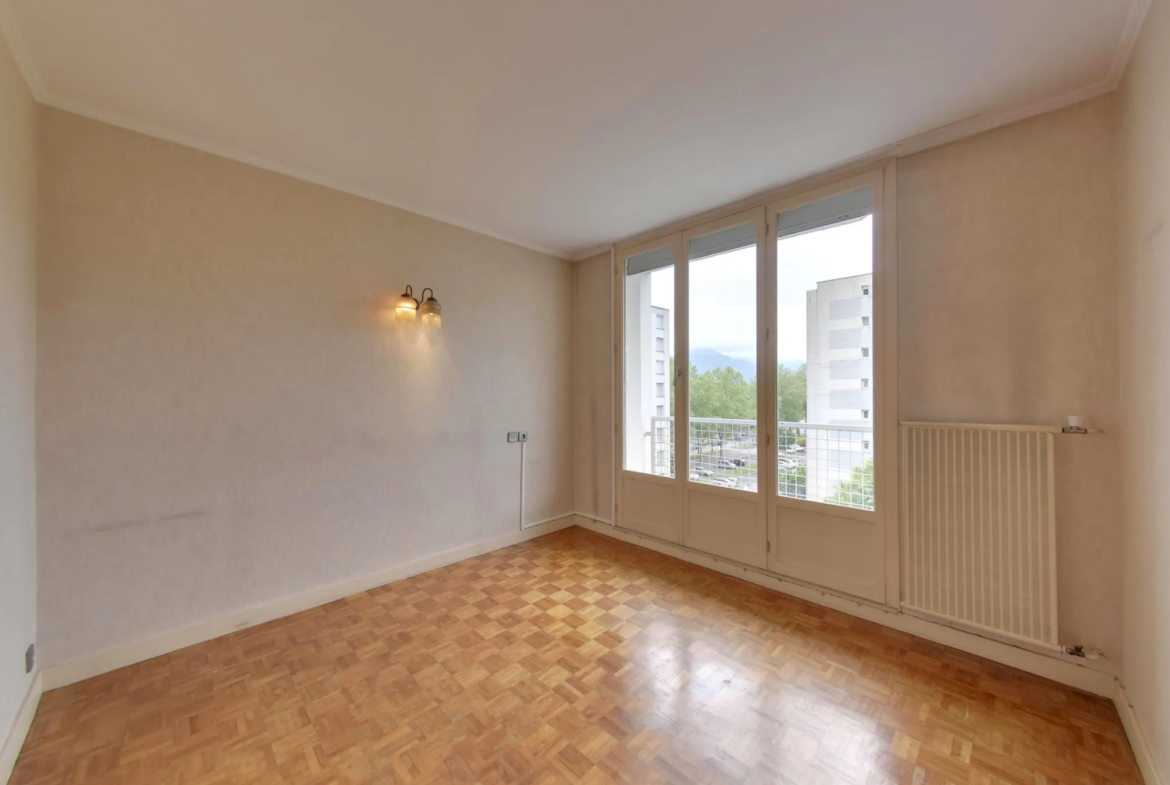 Appartement T4 de 79,01 m² à rénover à Le Pont-de-Claix 