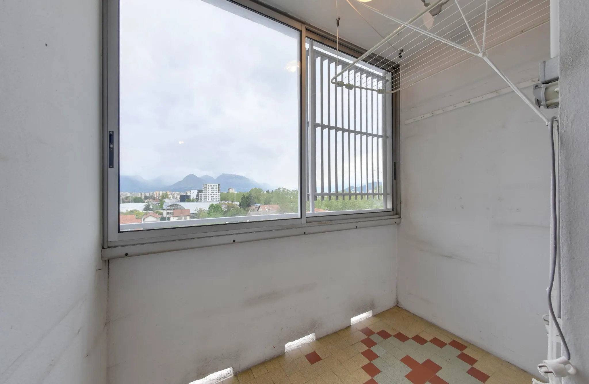 Appartement T4 à rénover avec vue sur montagne à Le Pont-de-Claix 