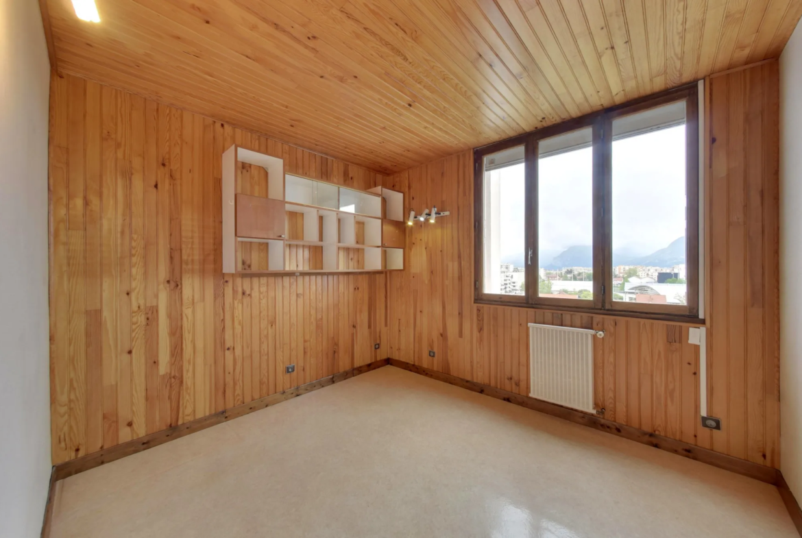 Appartement T4 à rénover avec vue sur montagne à Le Pont-de-Claix 