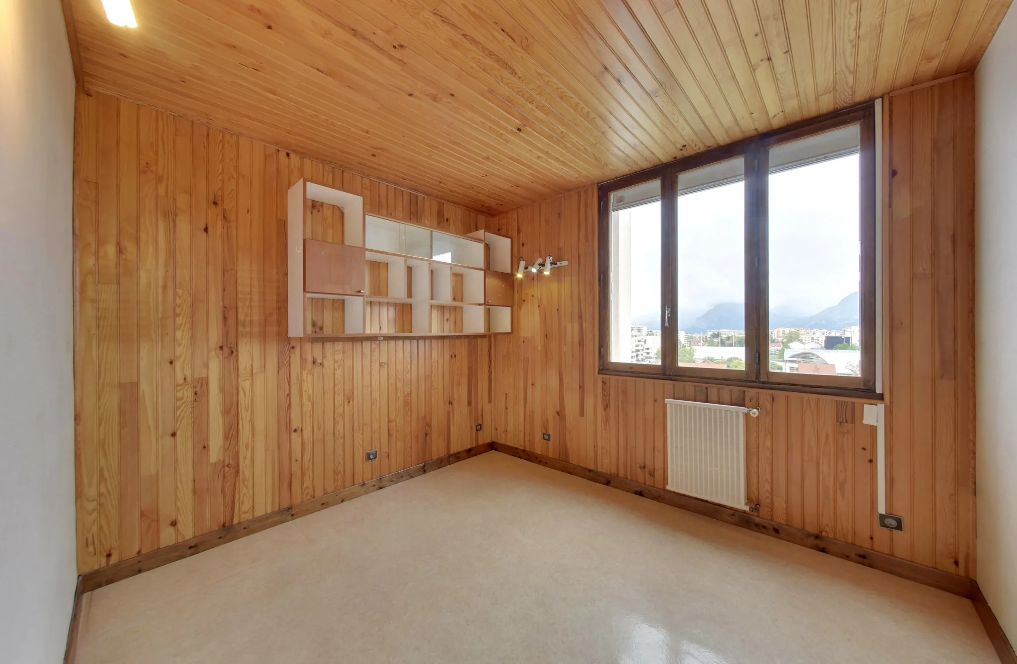 Appartement T4 à rénover avec vue sur montagne à Le Pont-de-Claix 