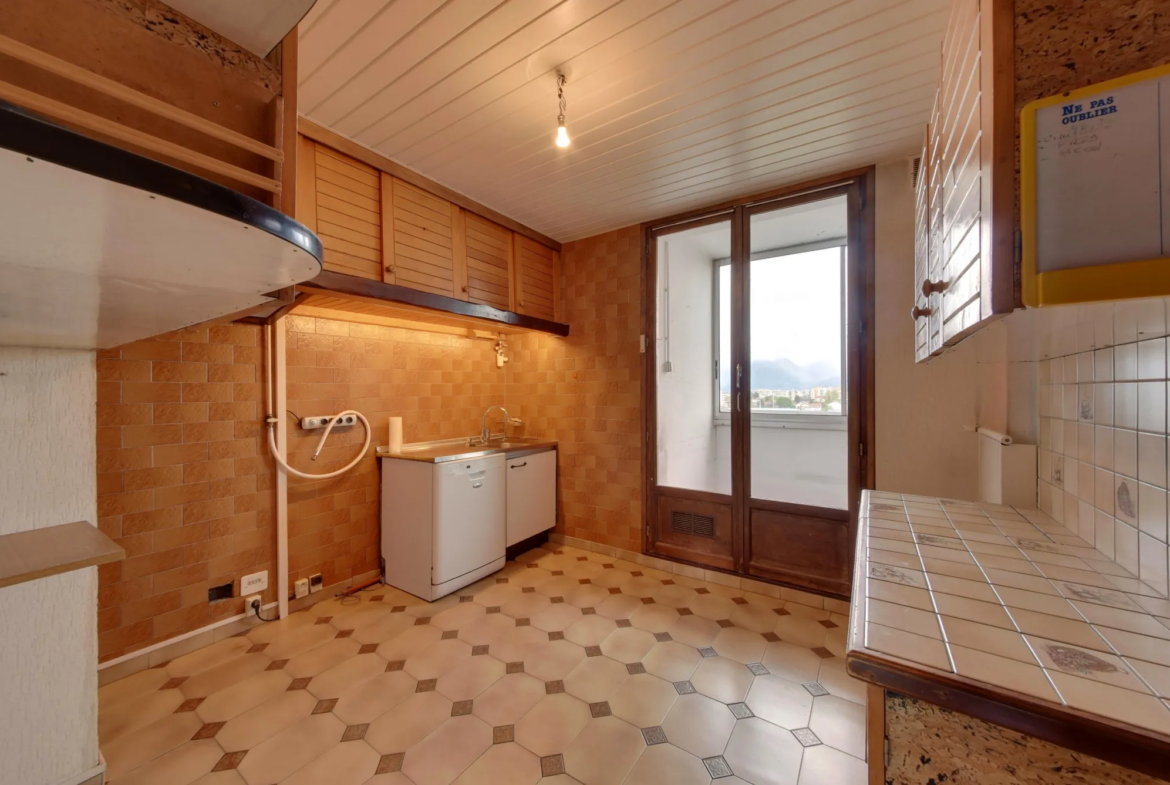 Appartement T4 à rénover avec vue sur montagne à Le Pont-de-Claix 