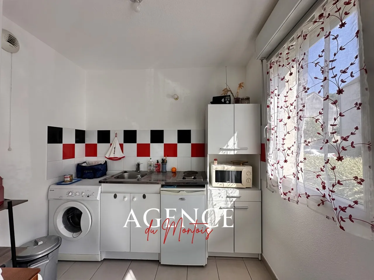 Ground Floor Apartment in Provins with Parking 