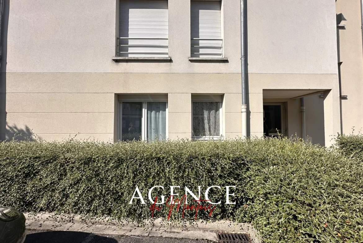 Ground Floor Apartment in Provins with Parking 