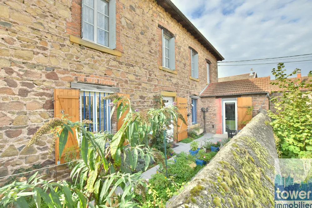 Maison de village à Amplepuis avec jardin/terrasse 