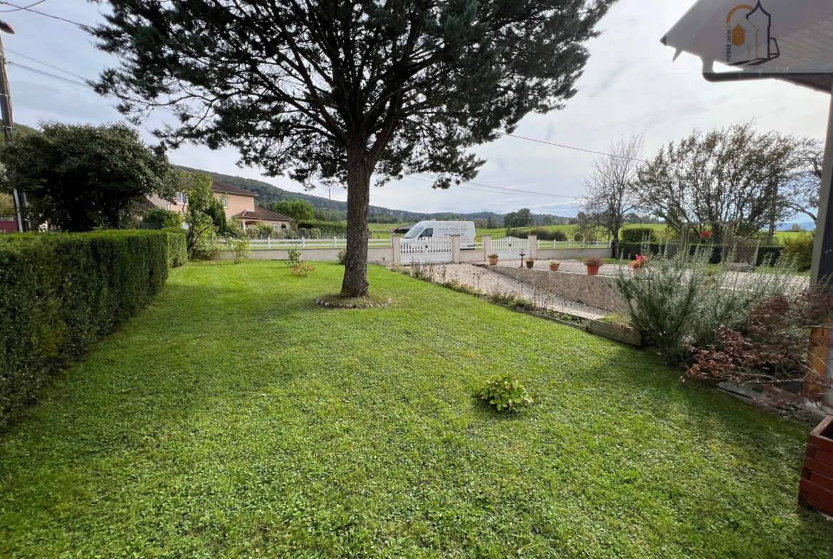 Maison individuelle T4 sur 1790 m² de terrain au calme à Arinthod 